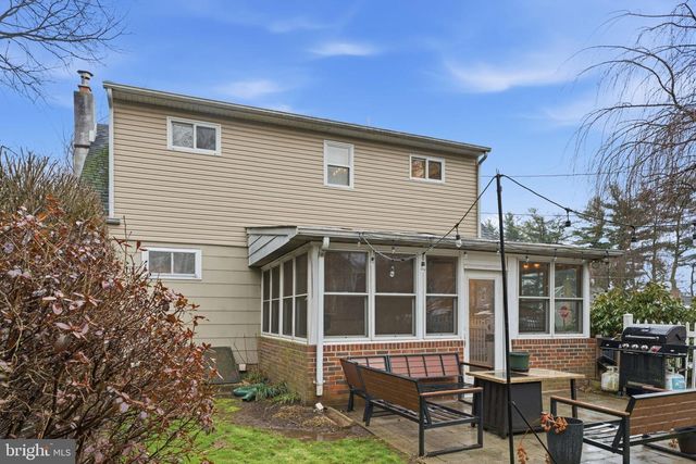 708 BARCLAY AVE, Morrisville, PA 19067