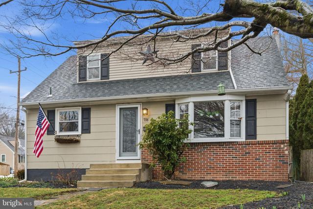 708 BARCLAY AVE, Morrisville, PA 19067