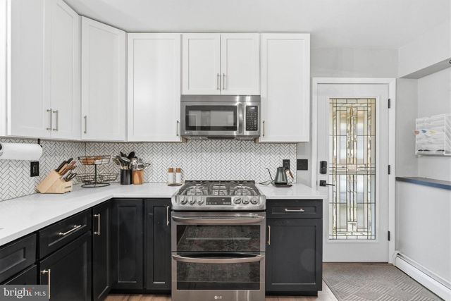 708 BARCLAY AVE, Morrisville, PA 19067