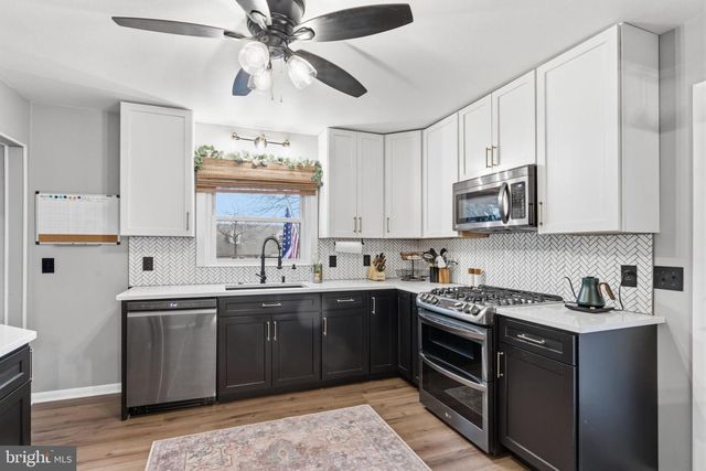 708 BARCLAY AVE, Morrisville, PA 19067