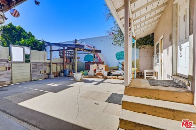 1817 W Burbank Boulevard, Burbank, CA 91506