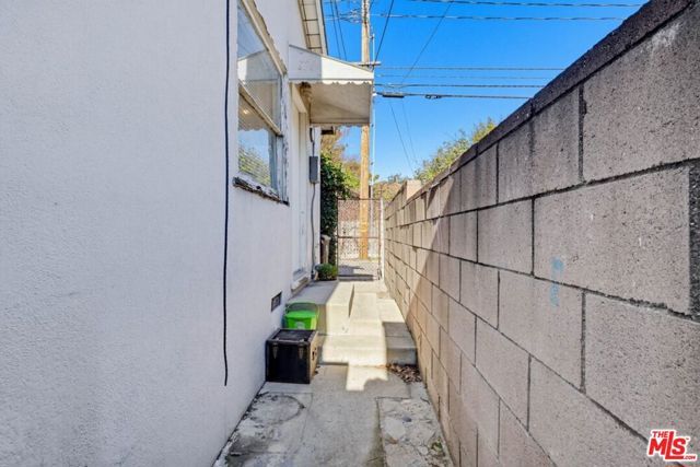 1817 W Burbank Boulevard, Burbank, CA 91506