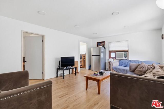 1817 W Burbank Boulevard, Burbank, CA 91506