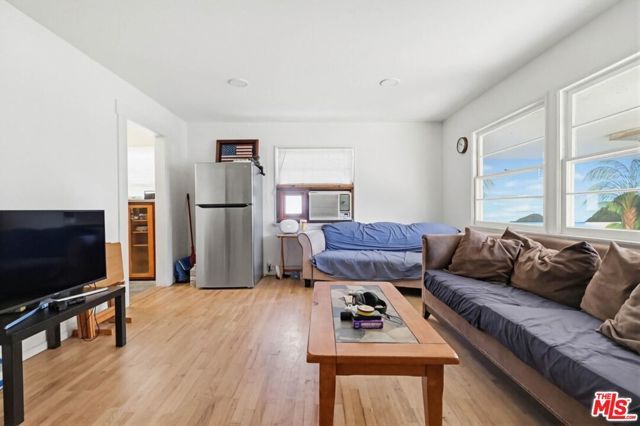 1817 W Burbank Boulevard, Burbank, CA 91506