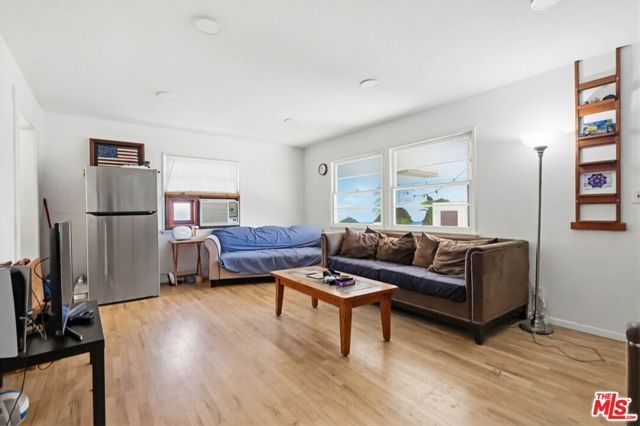 1817 W Burbank Boulevard, Burbank, CA 91506