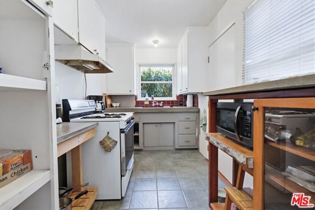 1817 W Burbank Boulevard, Burbank, CA 91506