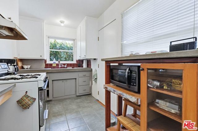 1817 W Burbank Boulevard, Burbank, CA 91506