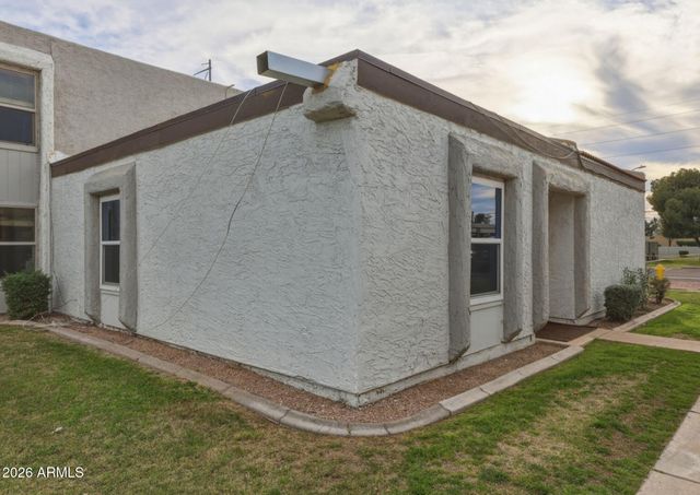 6833 S JENTILLY Lane, Tempe, AZ 85283