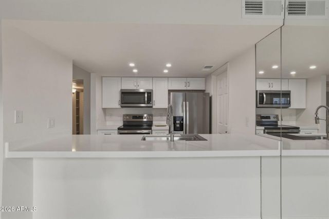 6833 S JENTILLY Lane, Tempe, AZ 85283