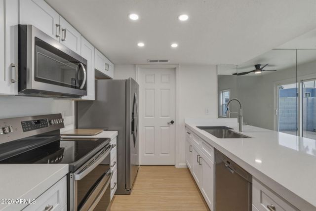 6833 S JENTILLY Lane, Tempe, AZ 85283