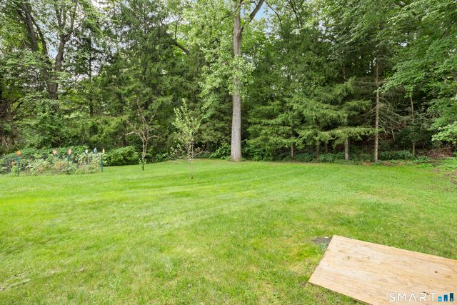 20 Wyndwood Road, Farmington, CT 06032