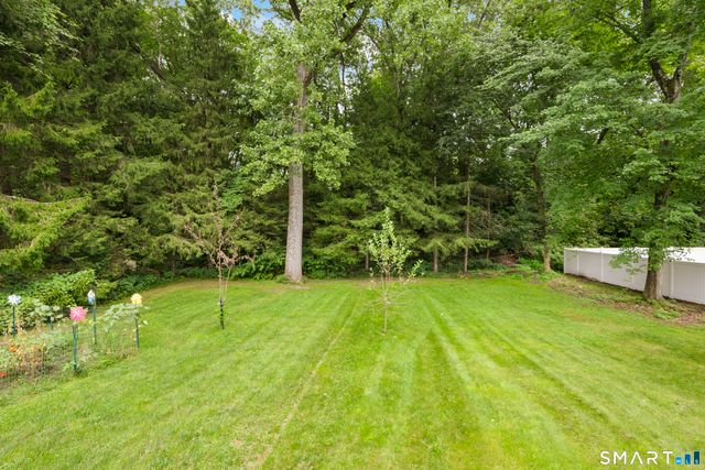 20 Wyndwood Road, Farmington, CT 06032