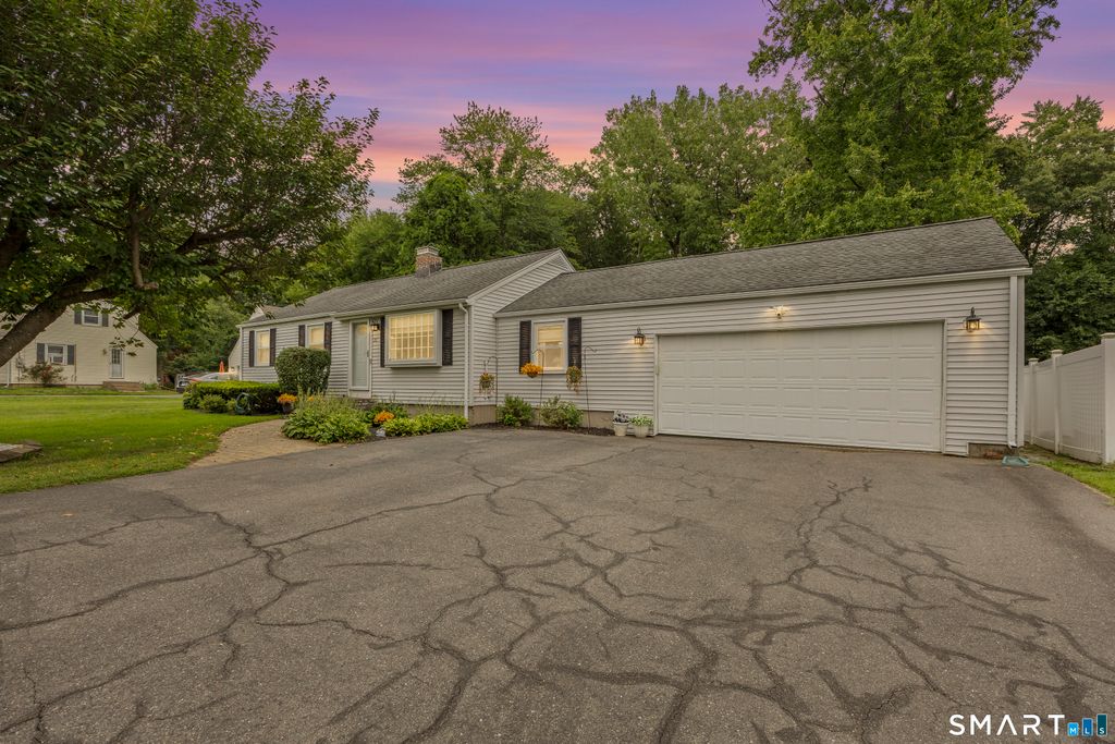 20 Wyndwood Road, Farmington, CT 06032
