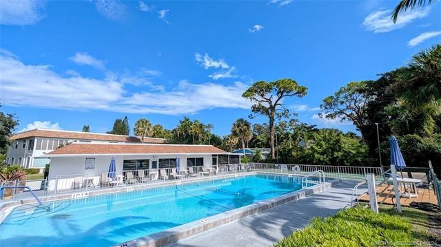 2950 SE Ocean Boulevard 5-2, Stuart, FL 34996