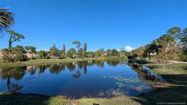 2950 SE Ocean Boulevard 5-2, Stuart, FL 34996