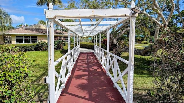2950 SE Ocean Boulevard 5-2, Stuart, FL 34996