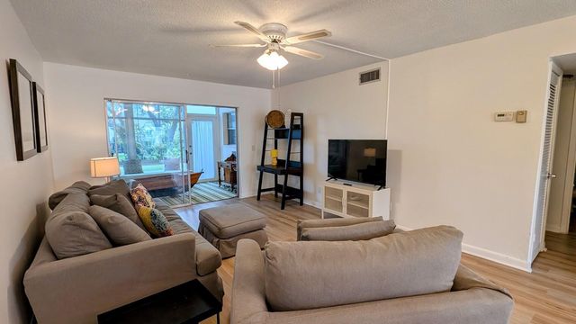2950 SE Ocean Boulevard 5-2, Stuart, FL 34996