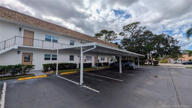 2950 SE Ocean Boulevard 5-2, Stuart, FL 34996