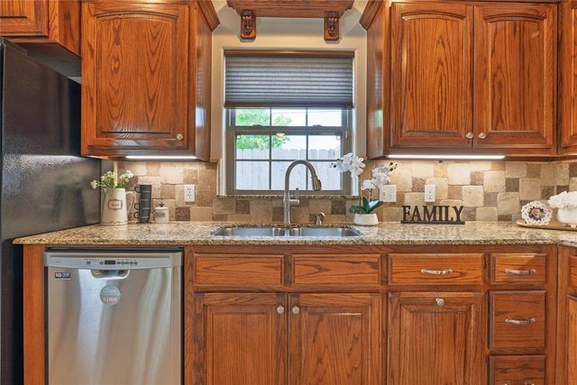 419 W Midland Street, Shawnee, OK 74804
