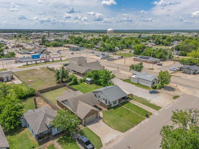 419 W Midland Street, Shawnee, OK 74804