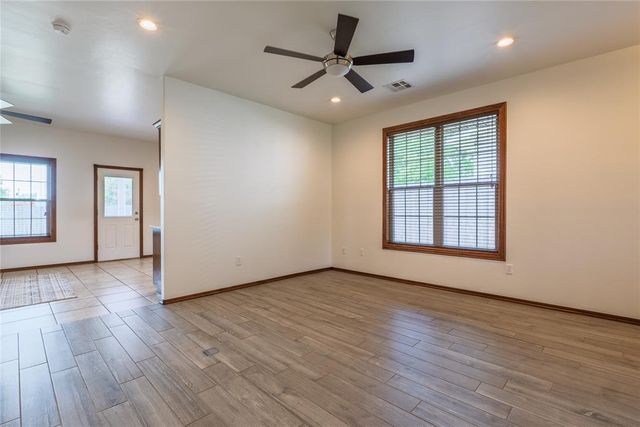419 W Midland Street, Shawnee, OK 74804