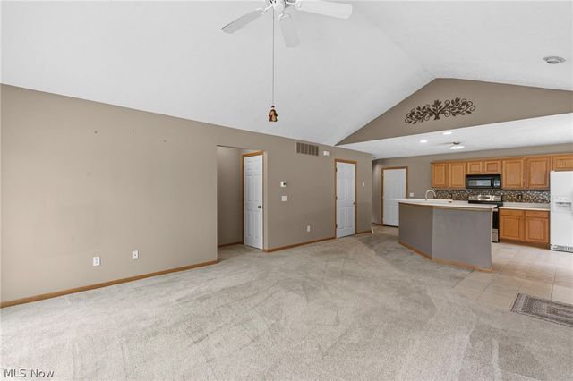 2401 Bunker Lane A, Willoughby, OH 44094