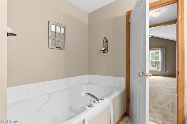 2401 Bunker Lane A, Willoughby, OH 44094