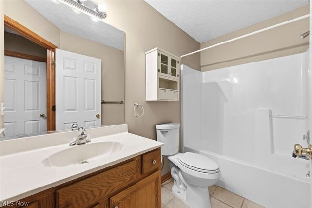 2401 Bunker Lane A, Willoughby, OH 44094