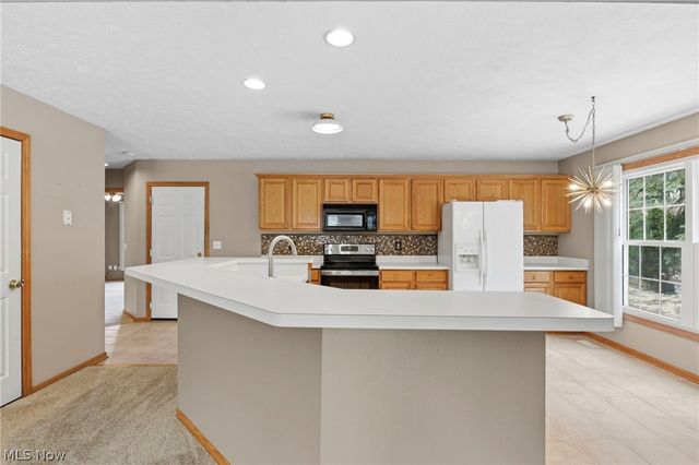 2401 Bunker Lane A, Willoughby, OH 44094