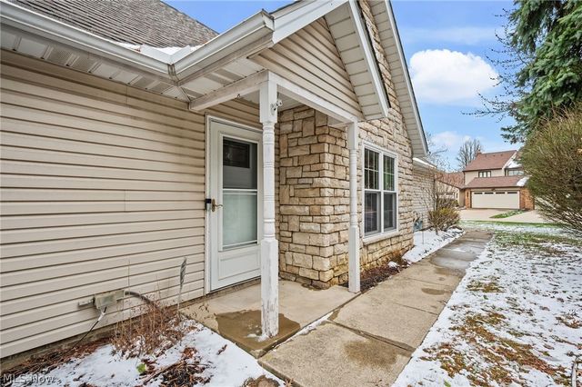 2401 Bunker Lane A, Willoughby, OH 44094