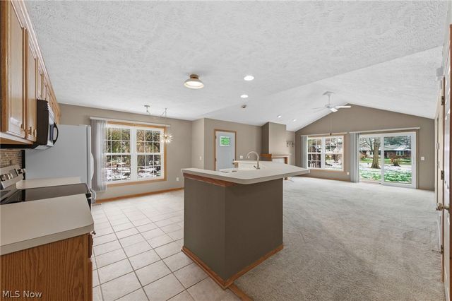 2401 Bunker Lane A, Willoughby, OH 44094