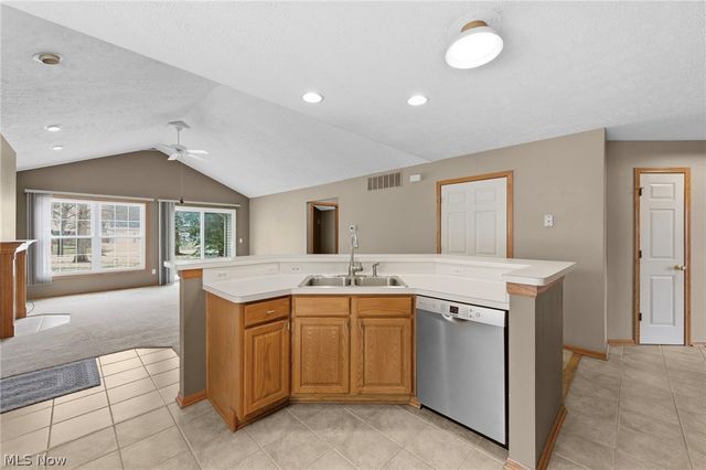 2401 Bunker Lane A, Willoughby, OH 44094