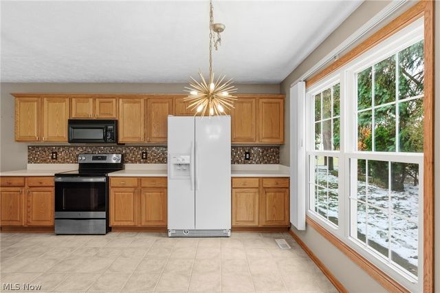 2401 Bunker Lane A, Willoughby, OH 44094