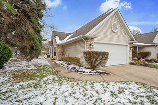 2401 Bunker Lane A, Willoughby, OH 44094