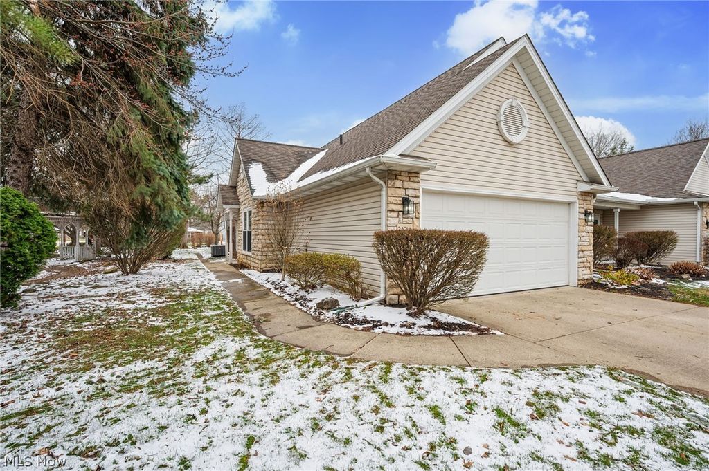 2401 Bunker Lane A, Willoughby, OH 44094