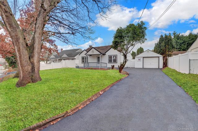 12 Carlls Path, North Babylon, NY 11703