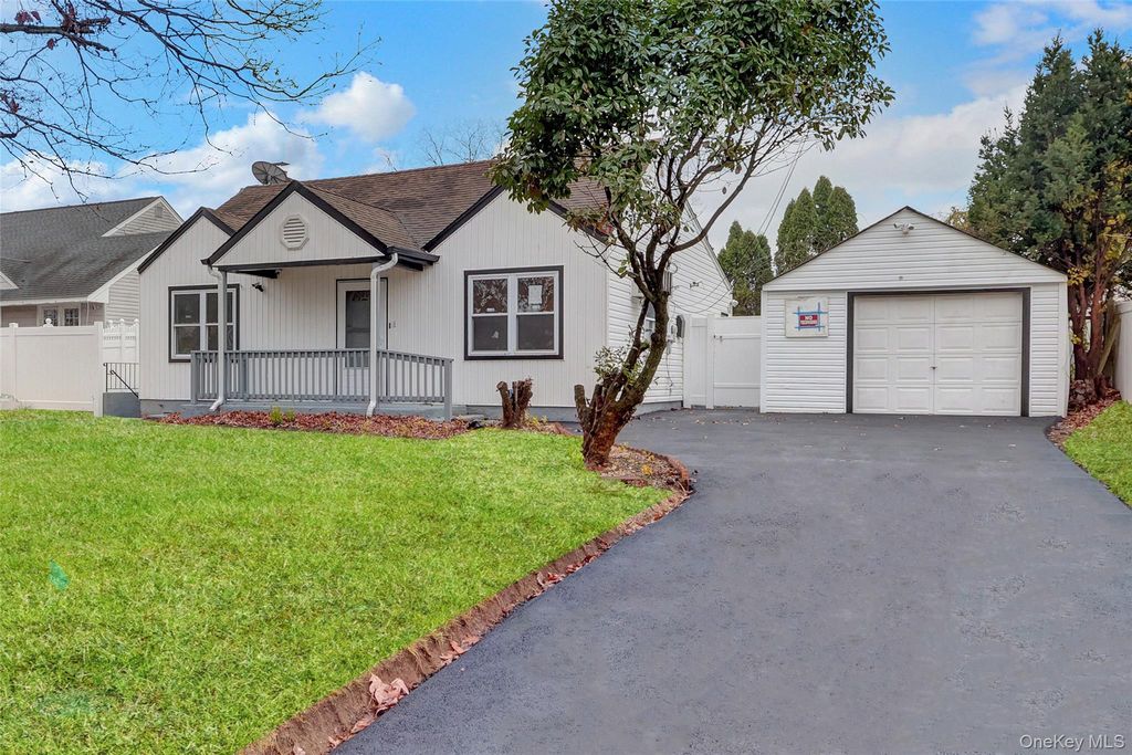 12 Carlls Path, North Babylon, NY 11703 — exterior