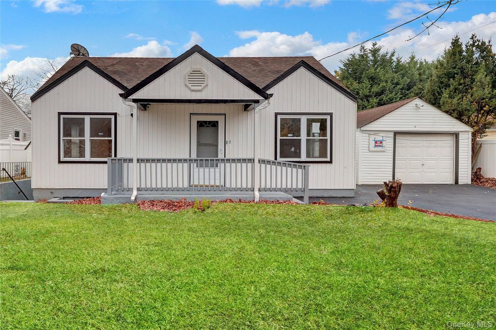 12 Carlls Path, North Babylon, NY 11703 — photo 3