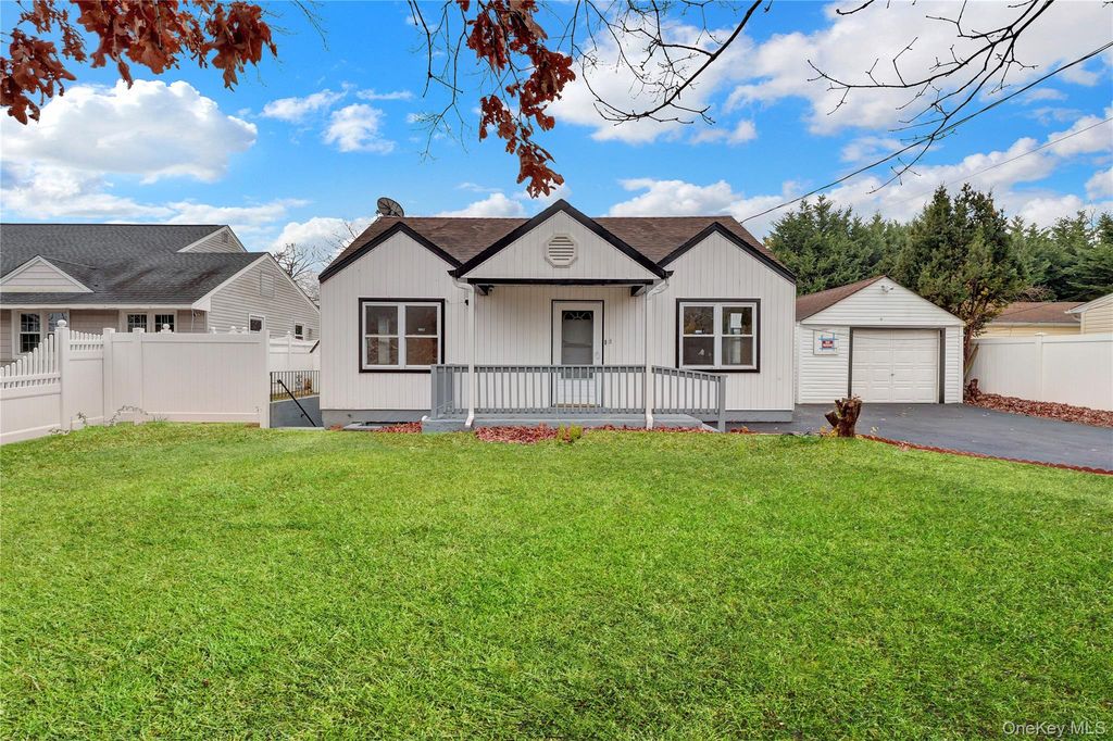 12 Carlls Path, North Babylon, NY 11703 — photo 4