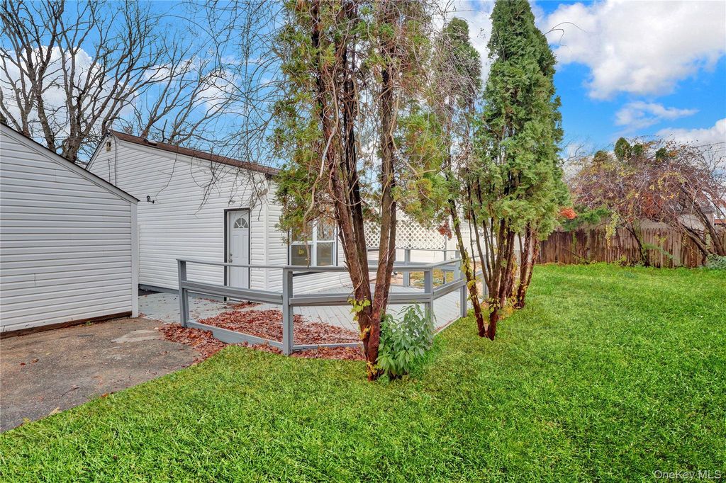 12 Carlls Path, North Babylon, NY 11703 — photo 5