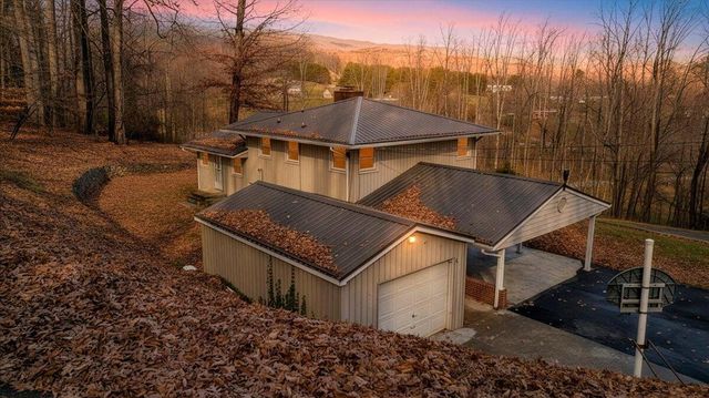 4151 Givens RD, Salem, VA 24153