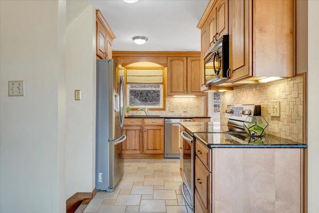 4151 Givens RD, Salem, VA 24153