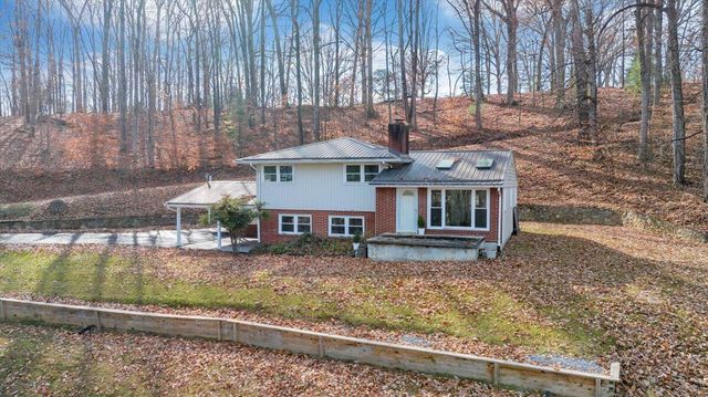 4151 Givens RD, Salem, VA 24153