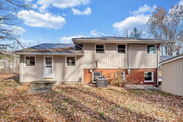 4151 Givens RD, Salem, VA 24153