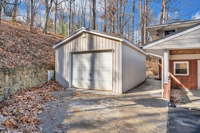 4151 Givens RD, Salem, VA 24153