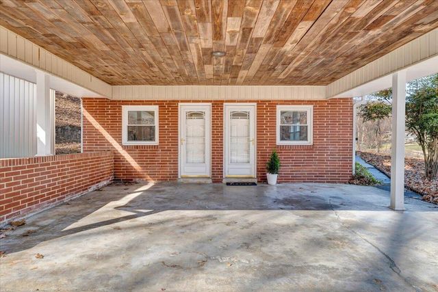 4151 Givens RD, Salem, VA 24153