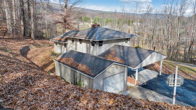 4151 Givens RD, Salem, VA 24153