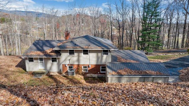 4151 Givens RD, Salem, VA 24153