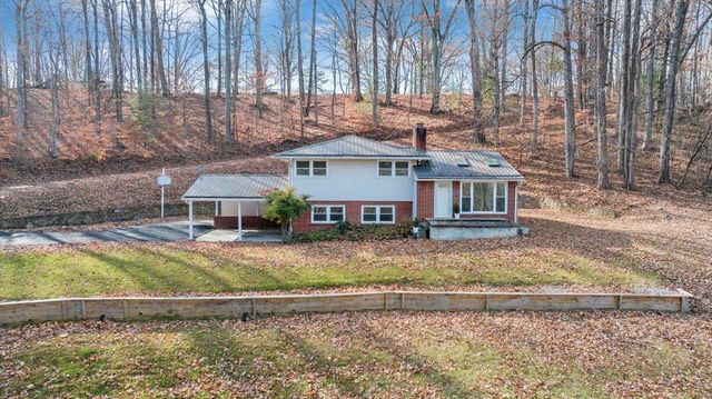 4151 Givens RD, Salem, VA 24153