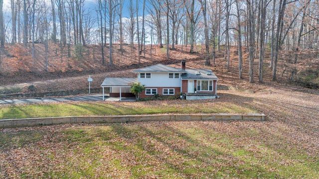 4151 Givens RD, Salem, VA 24153